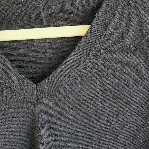 Extra Fine Merino Wool V neck Lightweight Black Pullover XS despite label - Picture 4 of 7